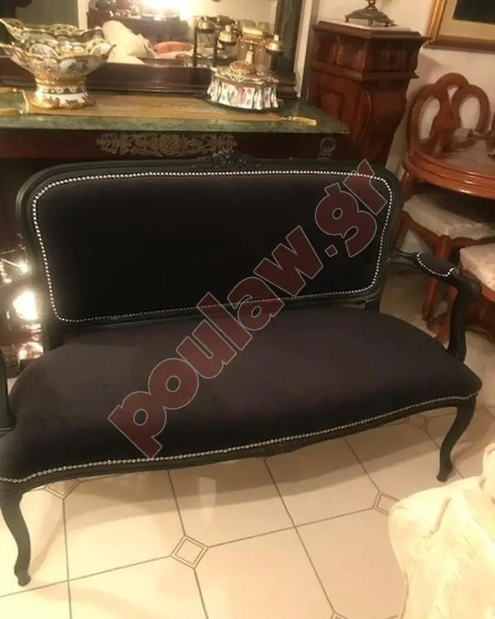 Καναπεδακια σε γκρι και μαυρο χρωμα με υφασμα βελουδο.