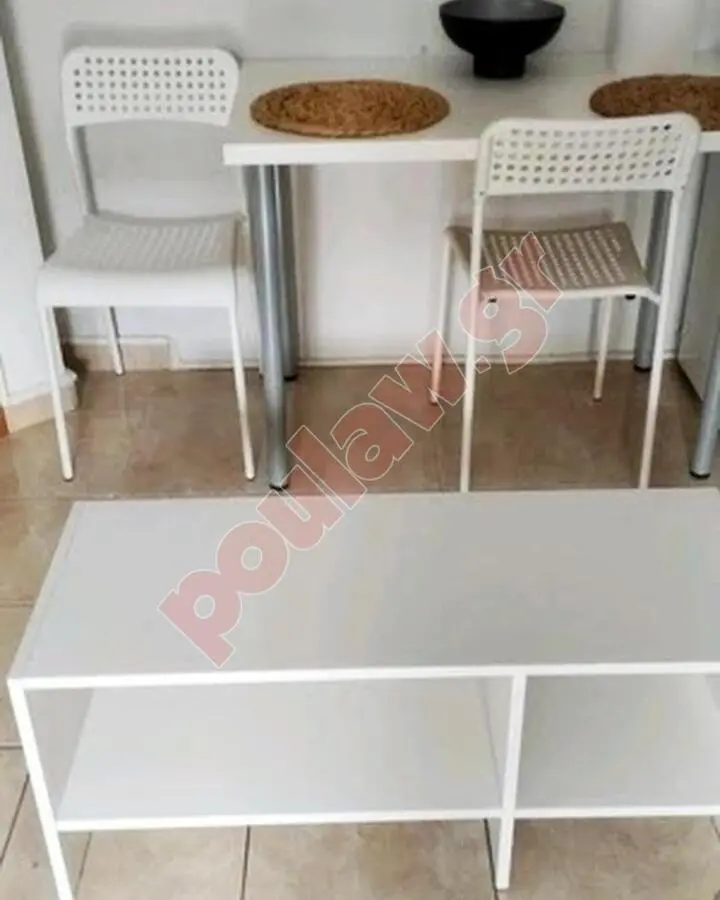 Τραπέζι κουζίνας, δύο καρέκλες και τραπεζάκι