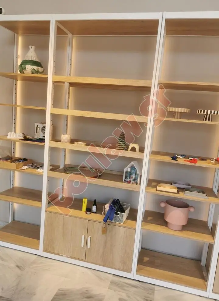 Ραφιέρες καταστήματος σαν καινούργιες, σετ 4 τεμαχίων με κρυφό φωτισμό