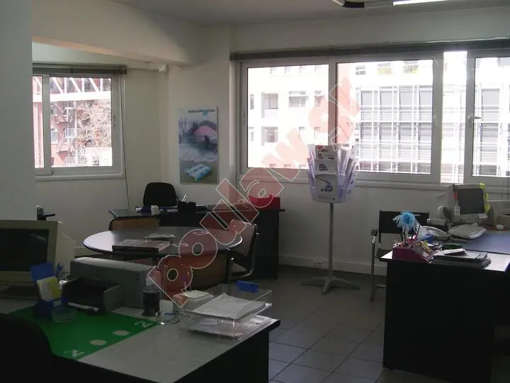 Επιπλα και εξοπλισμος γραφείων