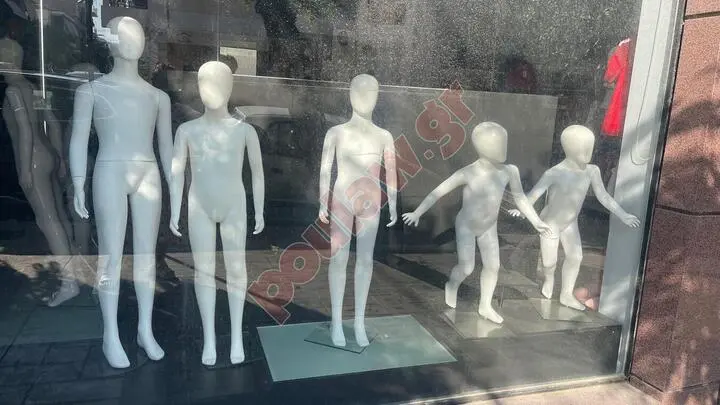 ΚΟΥΚΛΕΣ ΒΙΤΡΙΝΑΣ ΠΑΙΔΙΚΩΝ ΕΝΔΥΜΑΤΩΝ 