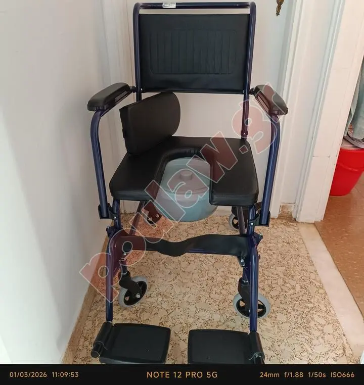 Πωλείται ΑΧΡΗΣΙΜΟΠΟΊΗΤΟ αναπηρικό αμαξίδιο μπάνιου 