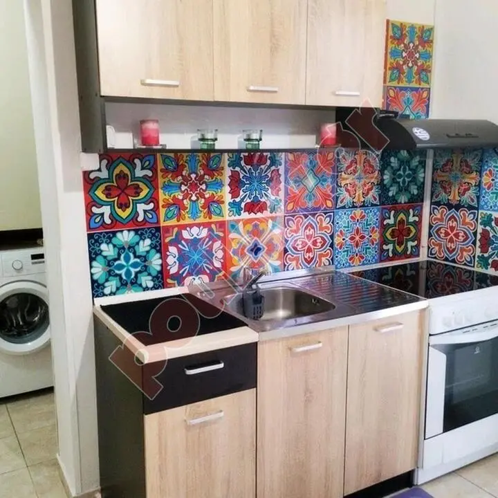 Ολόκληρος εξοπλισμός κατοικίας με έπιπλα και ηλεκτρικές συσκευές.
