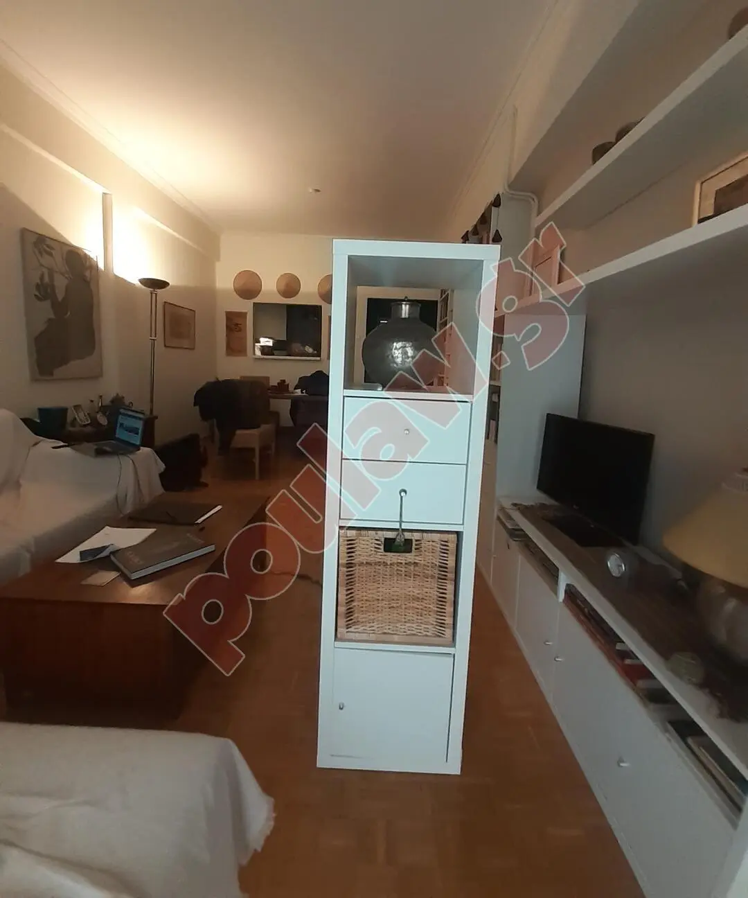 Έπιπλα καθιστικού ΙΚΕΑ: Βιβλιοθήκη, έπιπλο τηλεόρασης, ραφιέρα, ράφια τοίχου