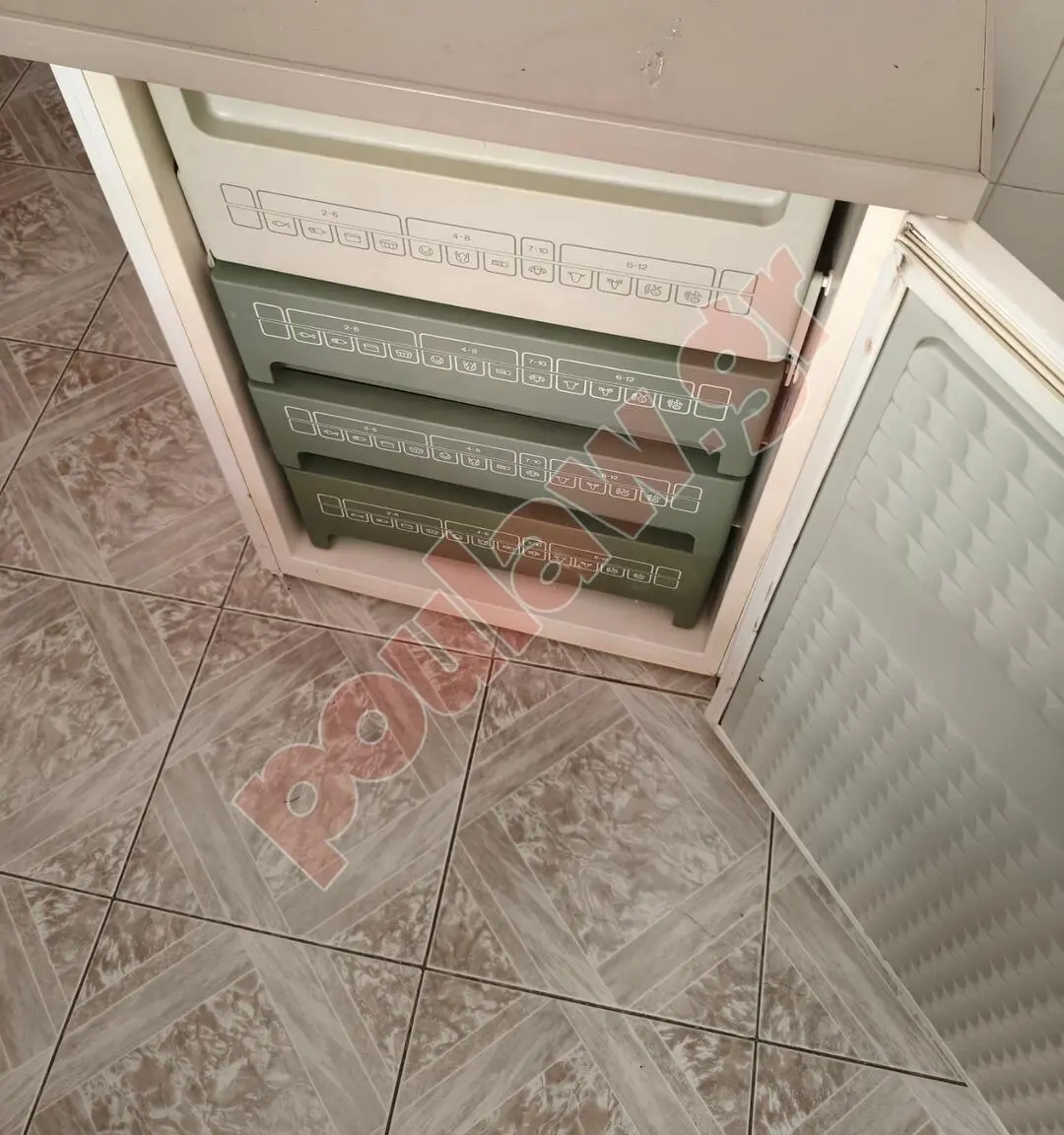 τραπέζι σαλονιού,τηλεοραση,ψυγειο,πλυντηριο,κρεβατι διπλο,τραπεζι με καρέκλες 