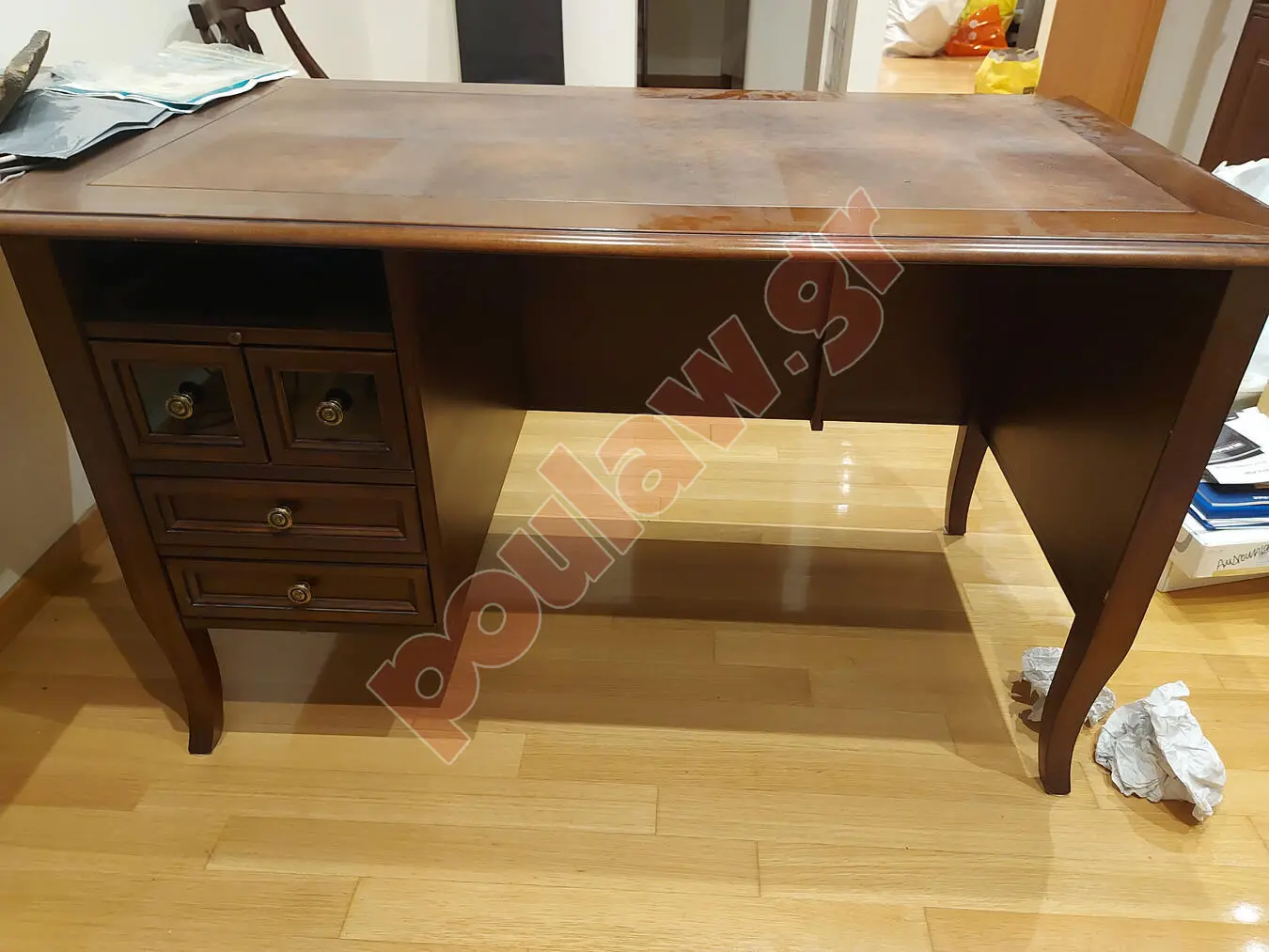 Βιβλιοθήκη και γραφείο 