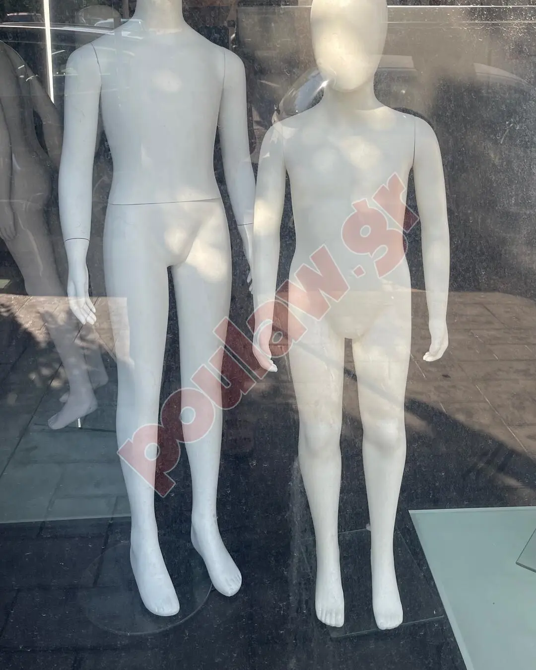 ΚΟΥΚΛΕΣ ΒΙΤΡΙΝΑΣ ΠΑΙΔΙΚΩΝ ΕΝΔΥΜΑΤΩΝ 