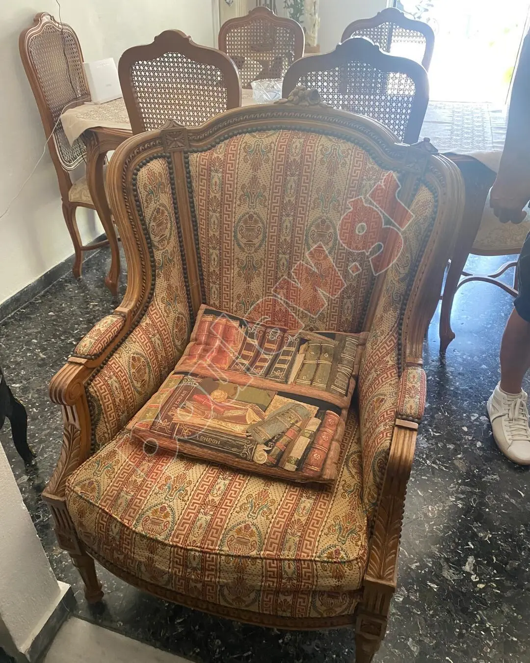 επιπλα αντικες 