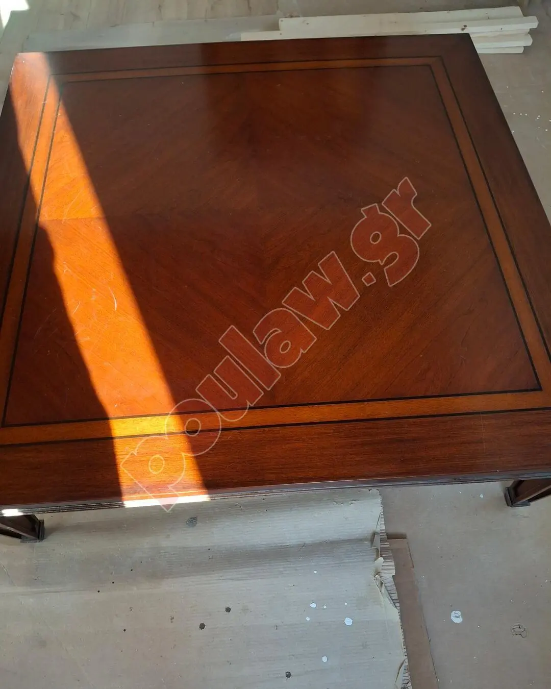 Τραπεζι σαλονιου