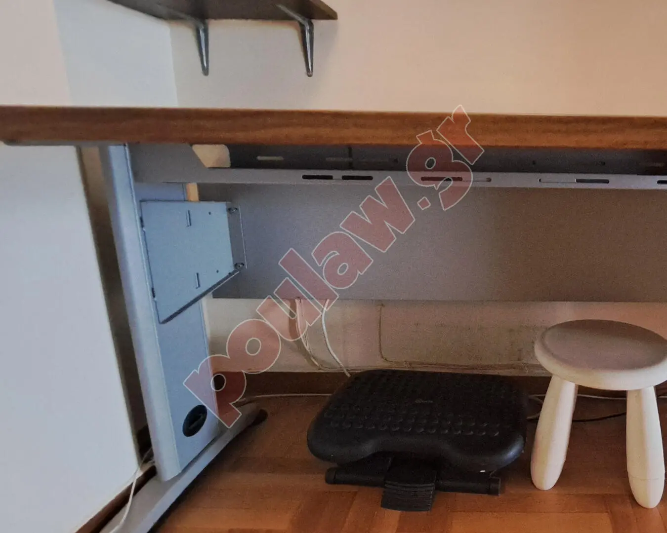 Γραφείο και ράφια Neoset