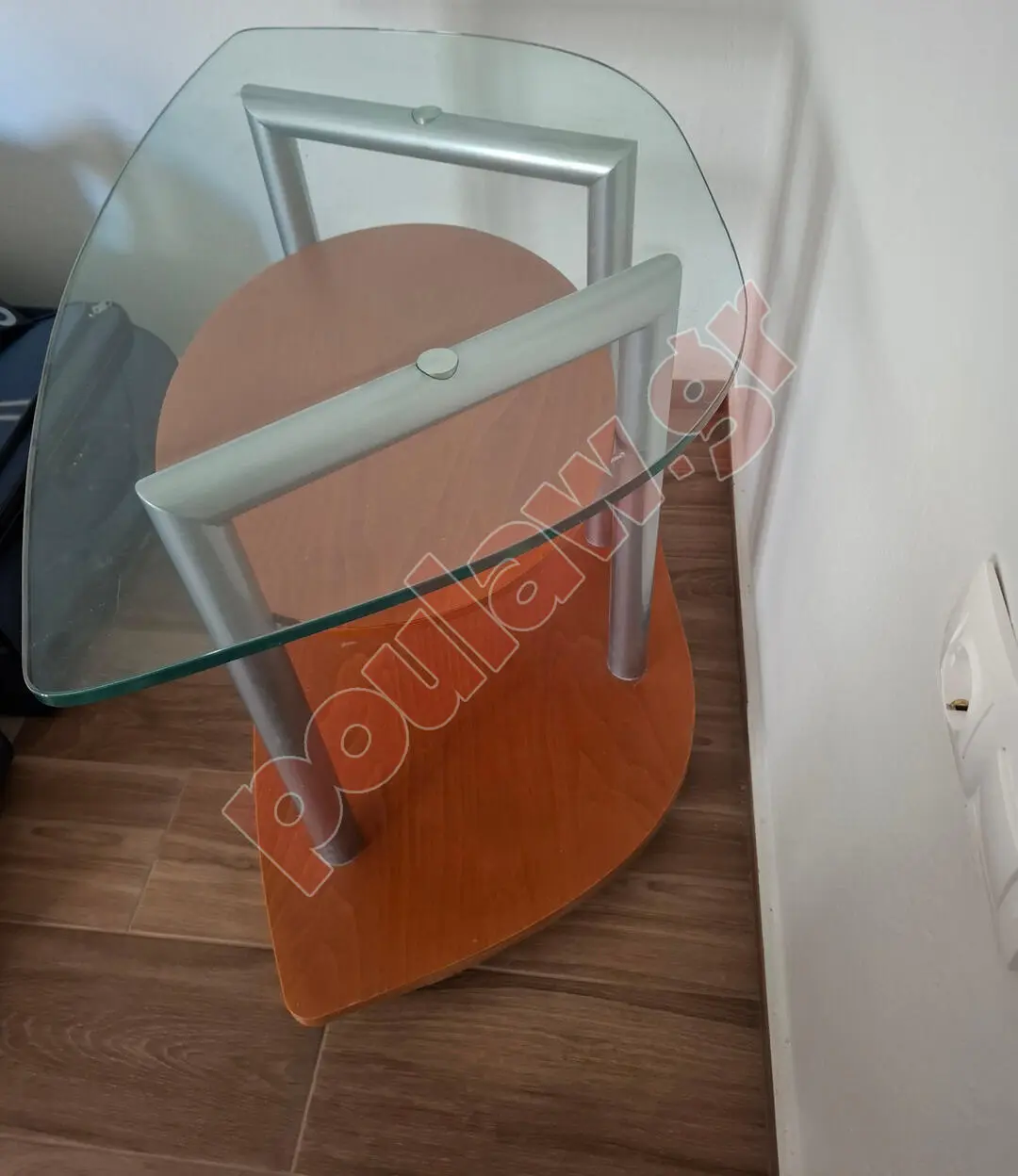 τραπεζάκι τηλεόρασης