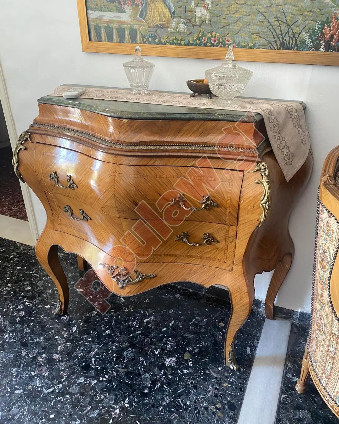 επιπλα αντικες 