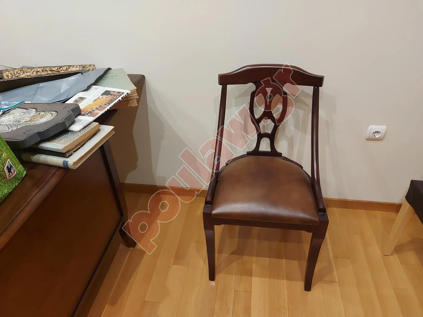 Βιβλιοθήκη και γραφείο 