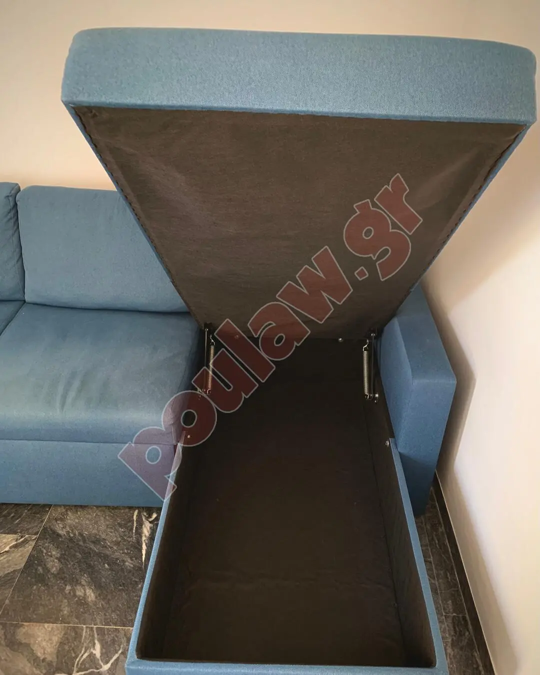 Πώληση επίπλων σαλονιού λόγω μετακόμισης 