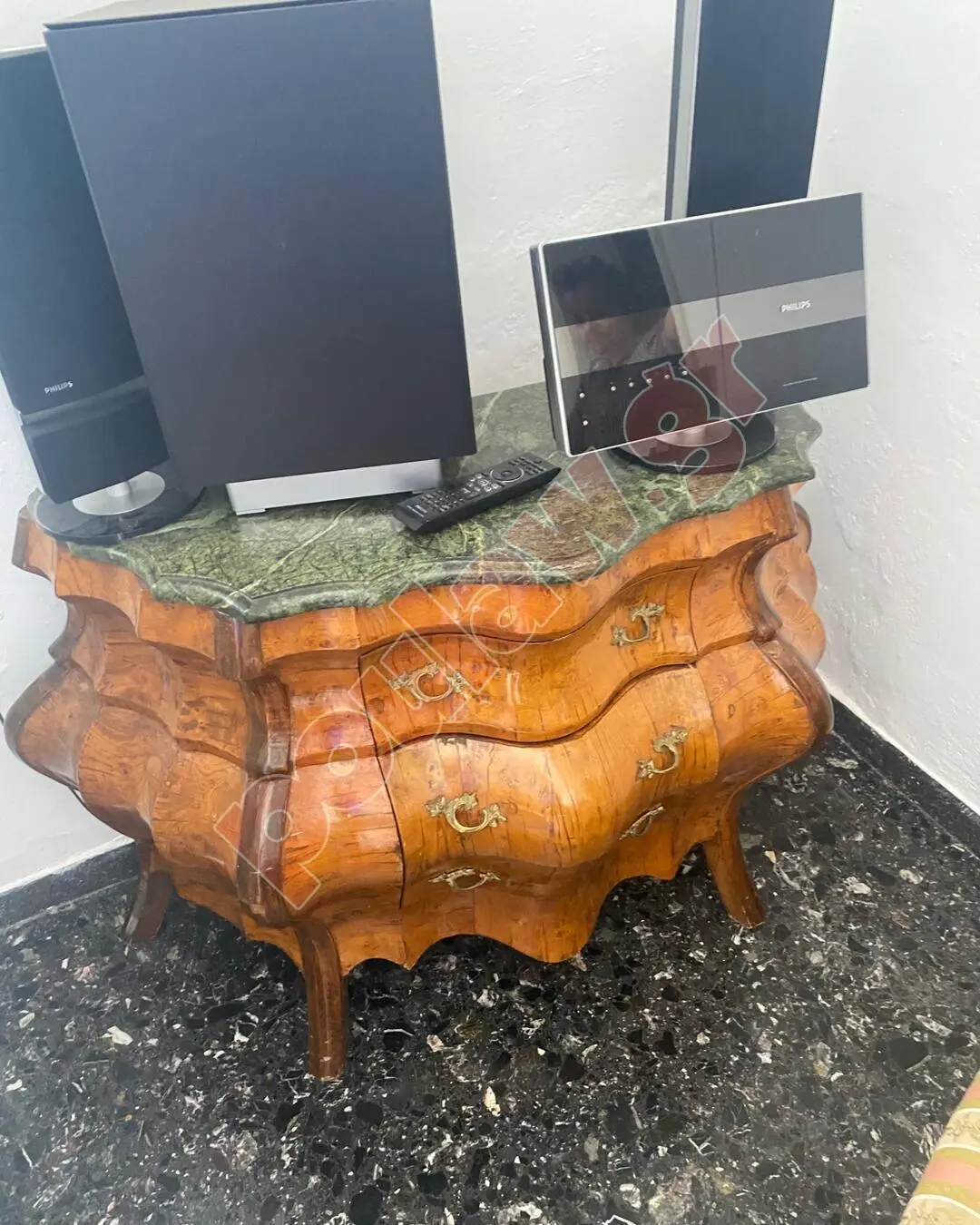 επιπλα αντικες 