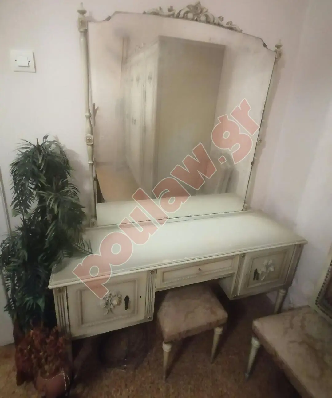 Πωλείται σετ κρεβατοκαμαρας Πωλείται σετ κρεβατοκαμαρας