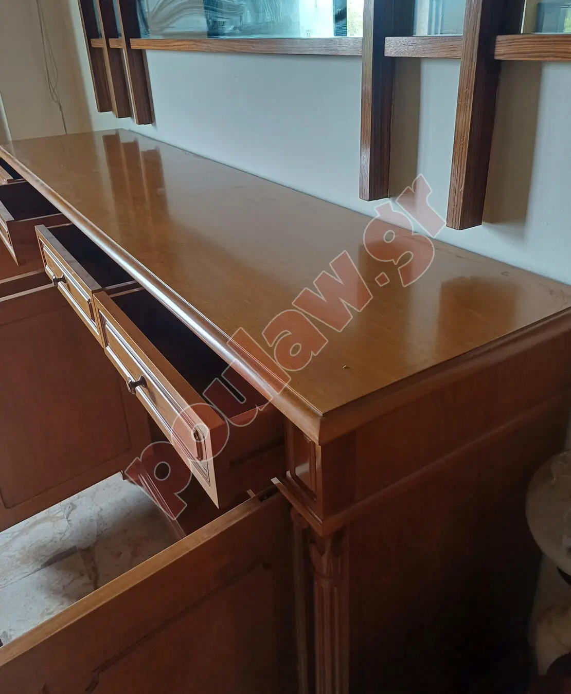Μπουφές με δώρο μεγάλο καθρέφτη Μπουφές με δώρο μεγάλο καθρέφτη
