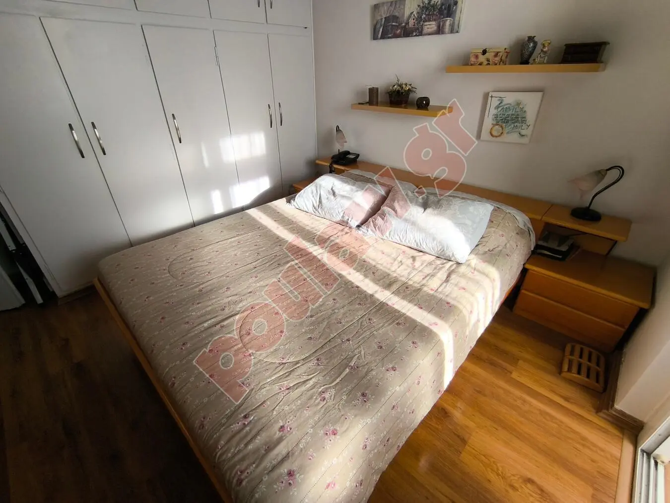 κρεβατοκάμαρα για υπερδιπλο στρώμα 