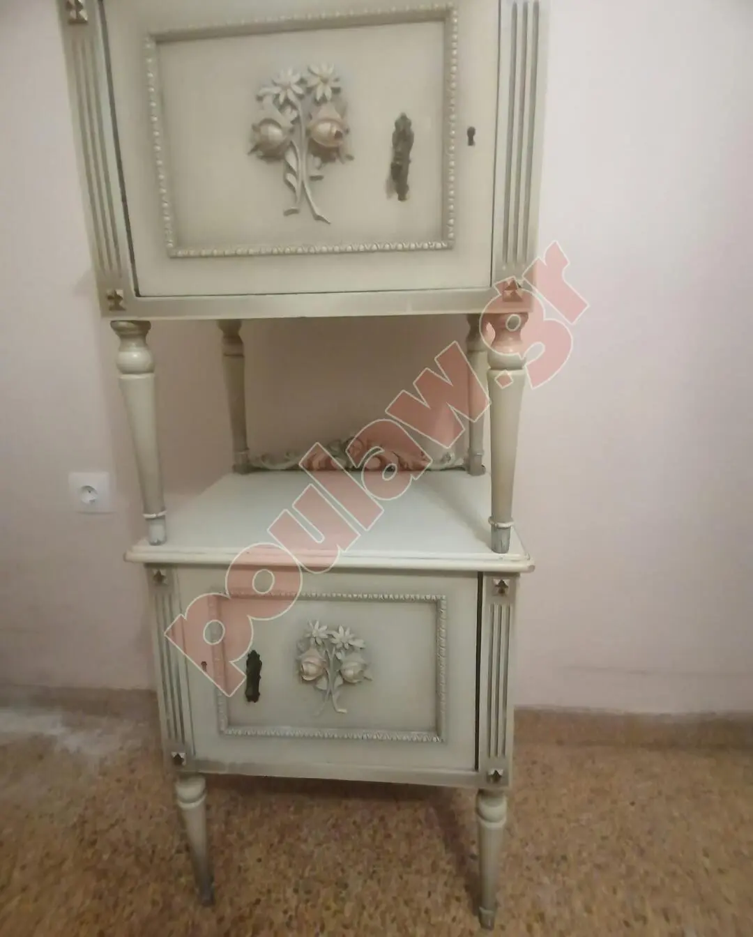 Πωλείται σετ κρεβατοκαμαρας Πωλείται σετ κρεβατοκαμαρας