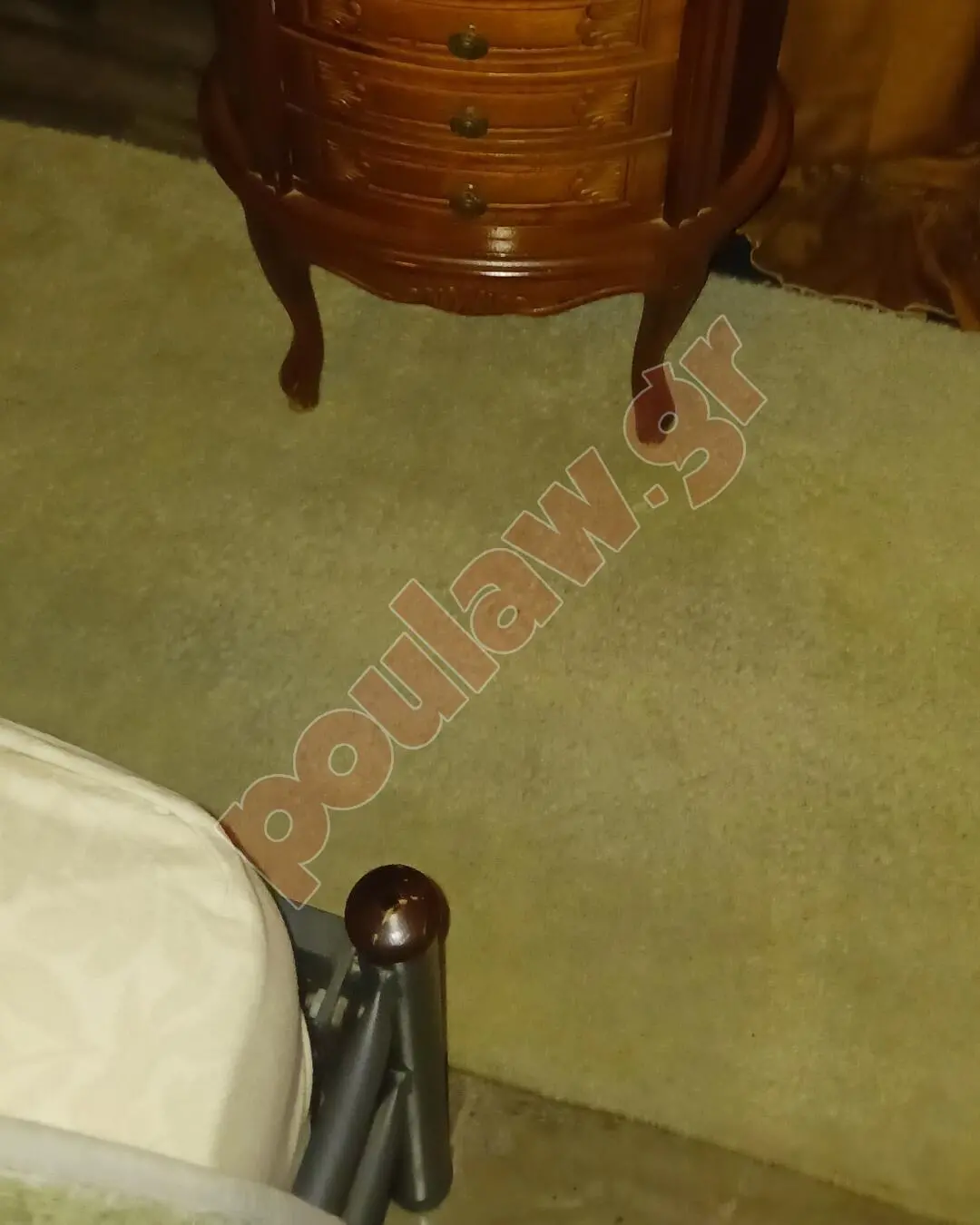 Μικροεπιπλο σαλονιου με συρταρια