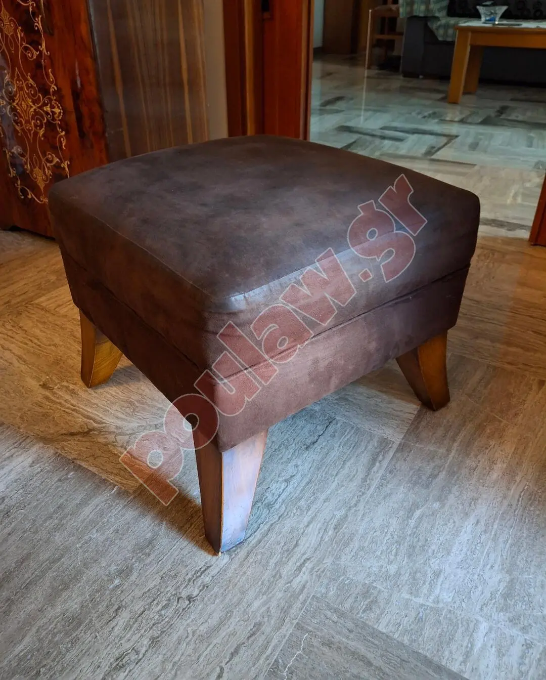 2 πολυθρόνες με 2 σκαμπό 